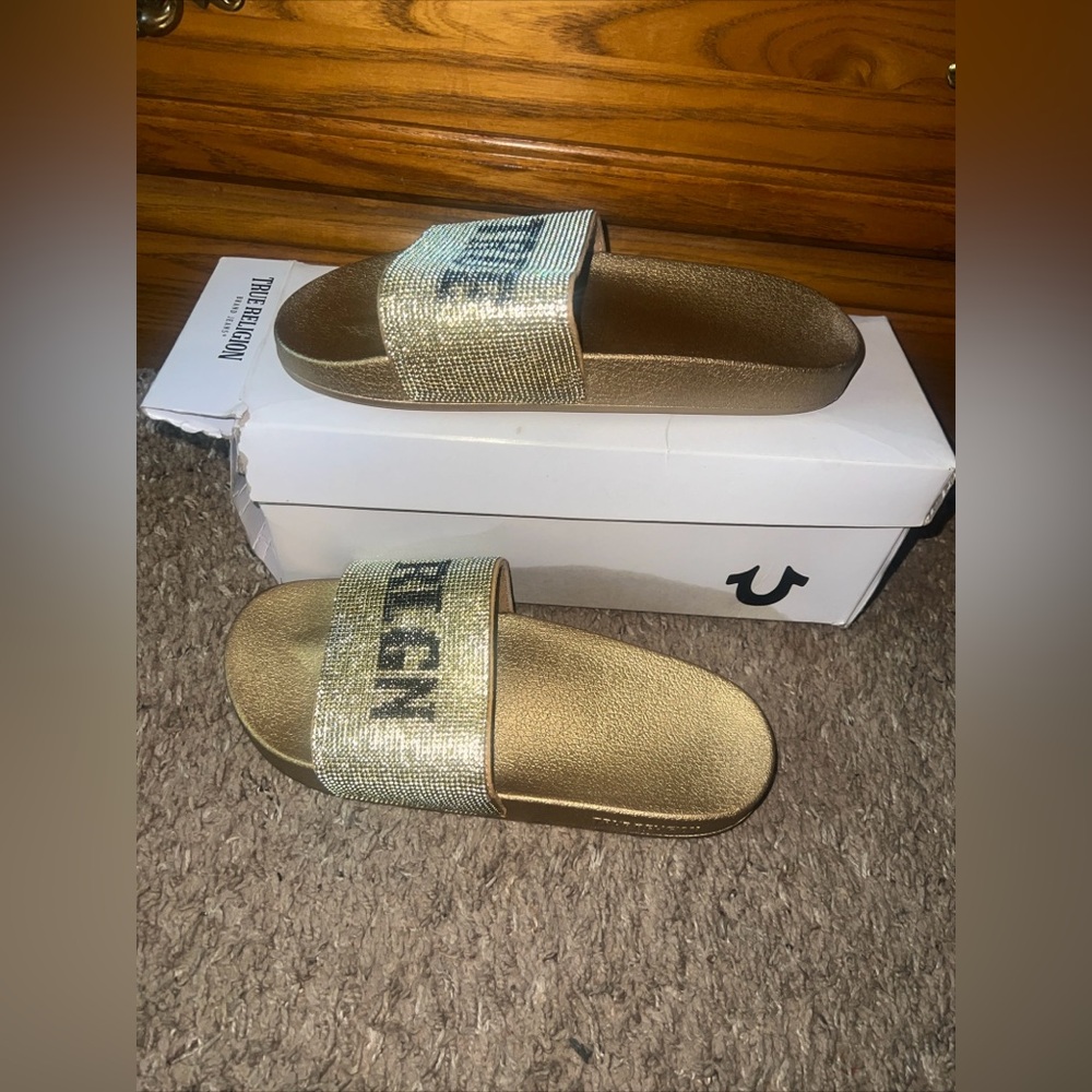 True Religion Gold Slides Size 8 Womens